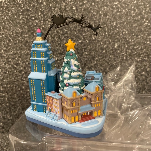 NIB Vintage Hallmark Keepsake Ornament Christmastime in the City’ 2003. Unused. - Picture 7 of 15